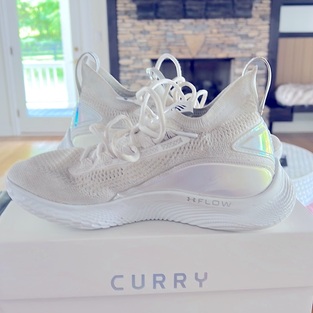 These are some of curry’s new shoes, these are the Curry 8s flow wish, silver.
